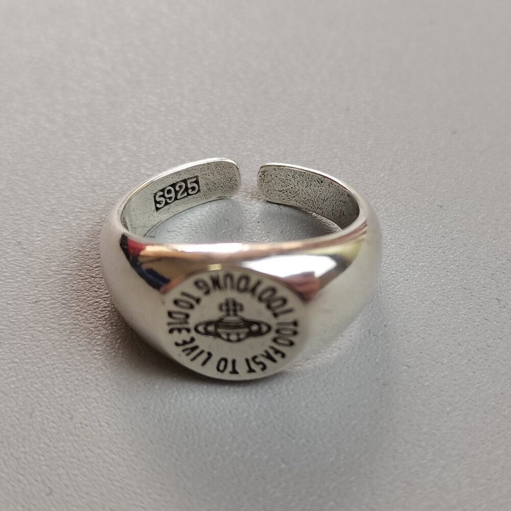Pre-owned women's classic rings